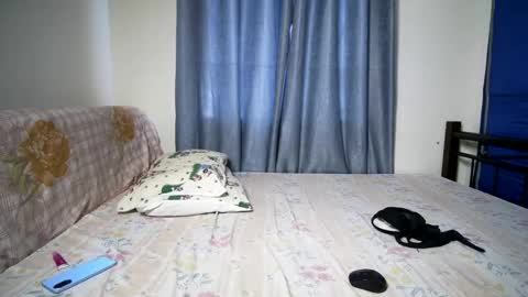 petite_funnie online show from October 25, 8:11 am