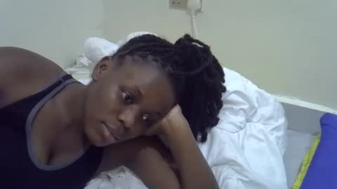 petite_melan online show from October 24, 12:12 pm