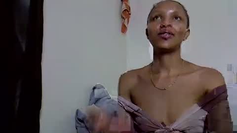 petite_melinda online show from July 6, 10:45 pm