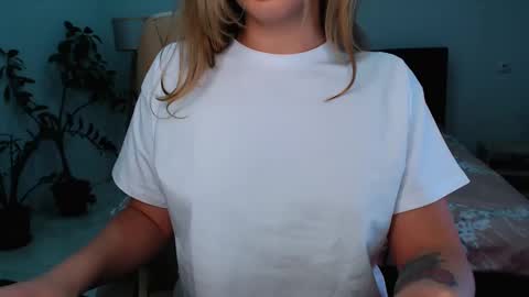 petitefleurx online show from February 5, 2:51 am