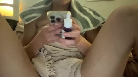 petitegirlypop online show from February 25, 10:26 am