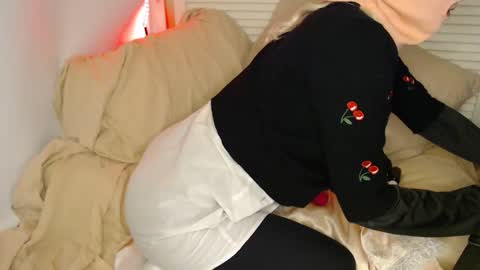 petitegirlypop online show from September 28, 2:11 pm