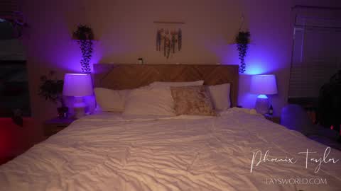 PHOENIX TAYLOR online show from September 26, 2:20 am