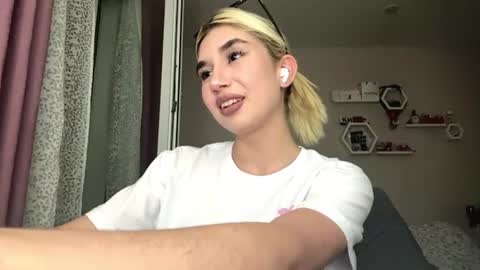 Laura online show from July 11, 8:31 pm