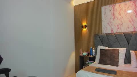 Your virtual goddess Luna  online show from December 5, 8:32 pm