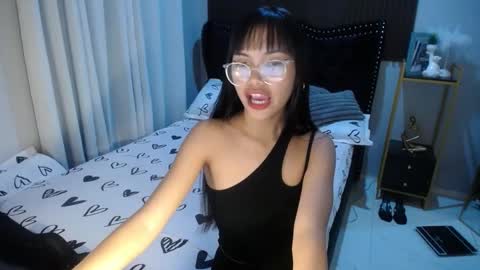 dee online show from February 18, 8:37 pm