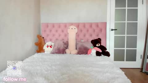 pink_lila18 online show from October 3, 8:30 am