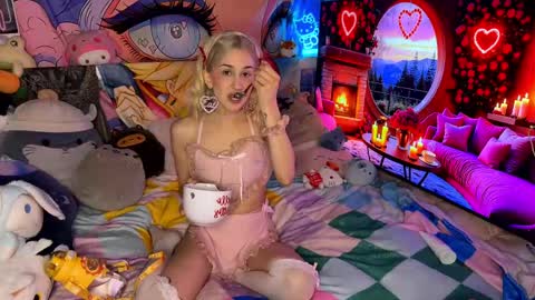 Gwenie online show from February 14, 1:29 pm