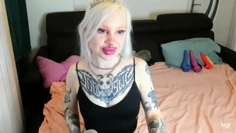 Helen Goat online show from October 31, 12:01 am