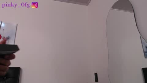 pinky_f00x online show from October 5, 11:21 pm