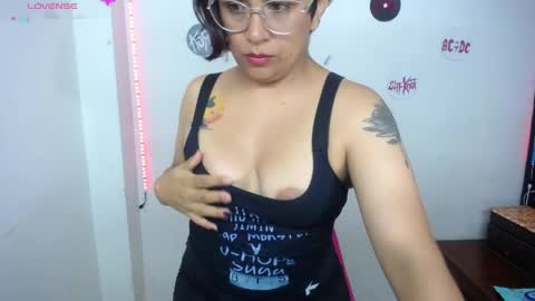 VIOLETA LOPEZ online show from May 27, 12:24 pm