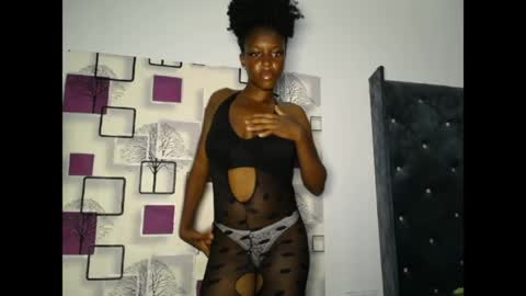 pinkykiki_247 online show from May 7, 4:32 pm