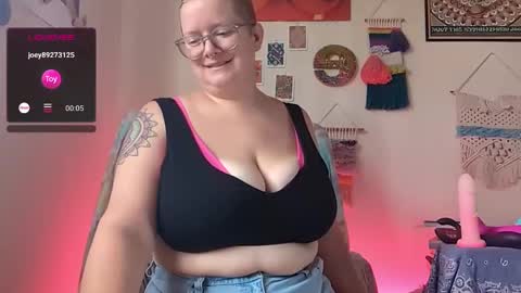 Em online show from February 1, 4:54 pm