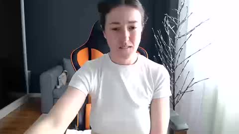 piscesgirl06 online show from March 13, 8:15 am