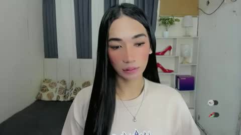 pixiedoll_ online show from January 19, 8:54 am