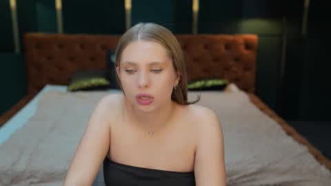 Lana online show from October 16, 2:30 pm