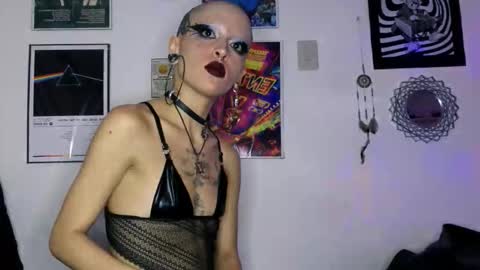    online show from November 8, 1:32 am