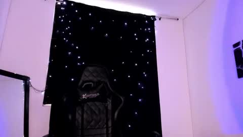 Willow                      Hours 12pm to 630pm Colombian time FRIDAY AND SUNDAY FREE DAYS online show from February 7, 6:45 pm