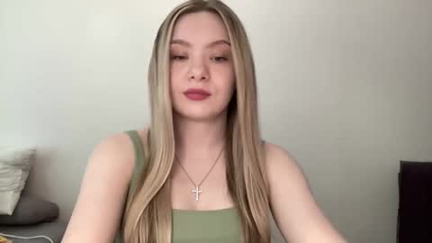 polishangel222 online show from June 1, 1:02 pm