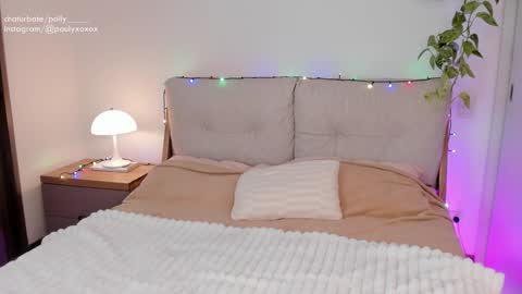 Polly online show from December 4, 1:36 am