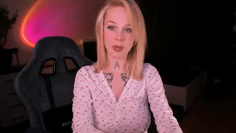 Megan.online  online show from March 1, 7:35 pm