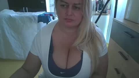 MelissOfficial online show from February 17, 3:11 pm