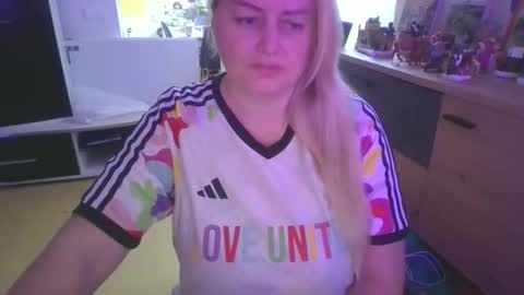 MelissOfficial online show from December 3, 9:22 am