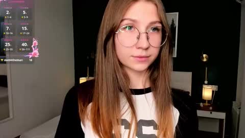 Elizabeth online show from October 3, 7:52 pm