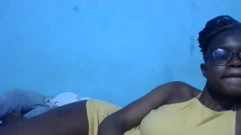 pretty_mellan online show from October 26, 8:32 am