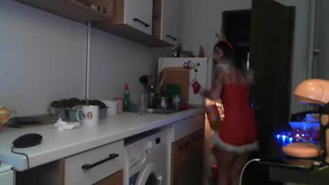 Alma online show from December 25, 12:05 pm