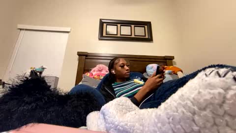 prettyfacefemale online show from February 19, 6:46 am