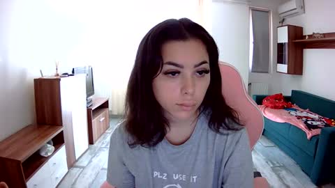 prettyjulliette online show from September 15, 12:35 pm