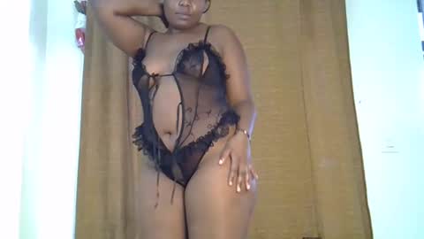 prettymel_ online show from March 5, 10:44 am