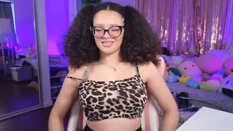 Amber online show from April 13, 7:03 pm