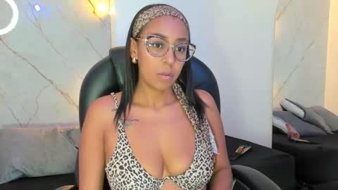 Priscila  online show from November 16, 9:37 pm