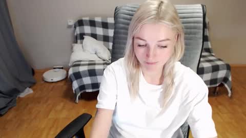 Polly online show from February 15, 1:10 pm