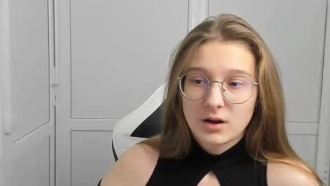 Amelie online show from March 24, 8:09 am