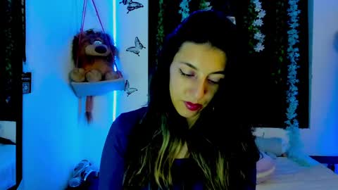 queen_natttyy online show from April 8, 3:19 am