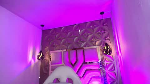   online show from March 1, 6:18 pm