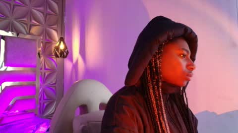   online show from February 3, 11:15 am