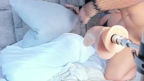 queen_yully online show from April 14, 8:42 pm