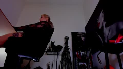 Misscatsnow online show from February 19, 7:19 am