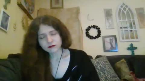 queencrimsonlvx online show from May 5, 2:09 pm
