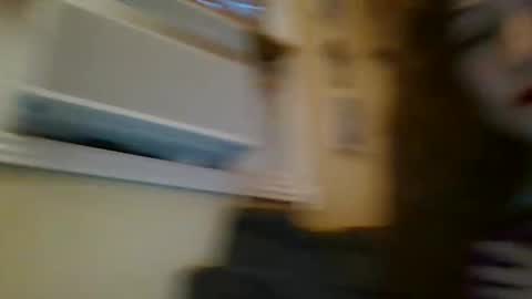 queencrimsonlvx online show from April 16, 2:01 am