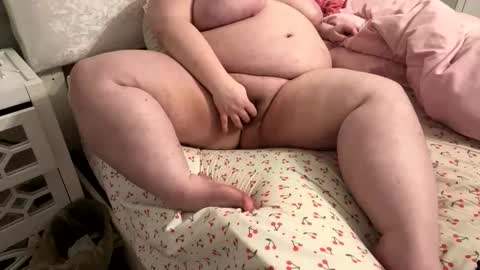 Queen curves online show from February 17, 6:02 am