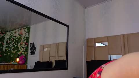 QUEENJEENN online show from October 1, 12:15 am