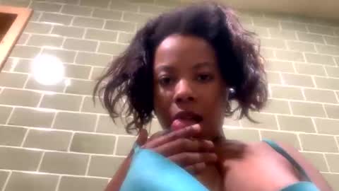 Kourtney online show from November 3, 7:40 pm