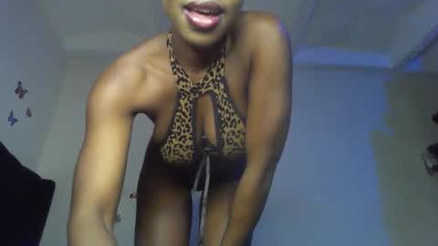 queenmavela_ online show from February 23, 7:19 am