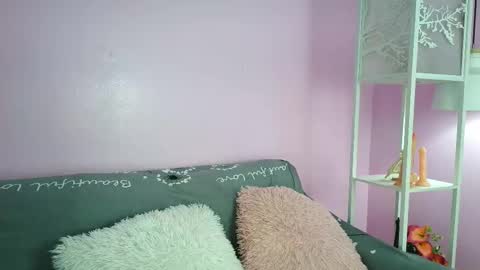 queenofchains online show from October 16, 12:30 pm