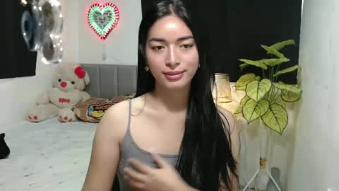 QueenPinay69 online show from November 14, 5:40 am